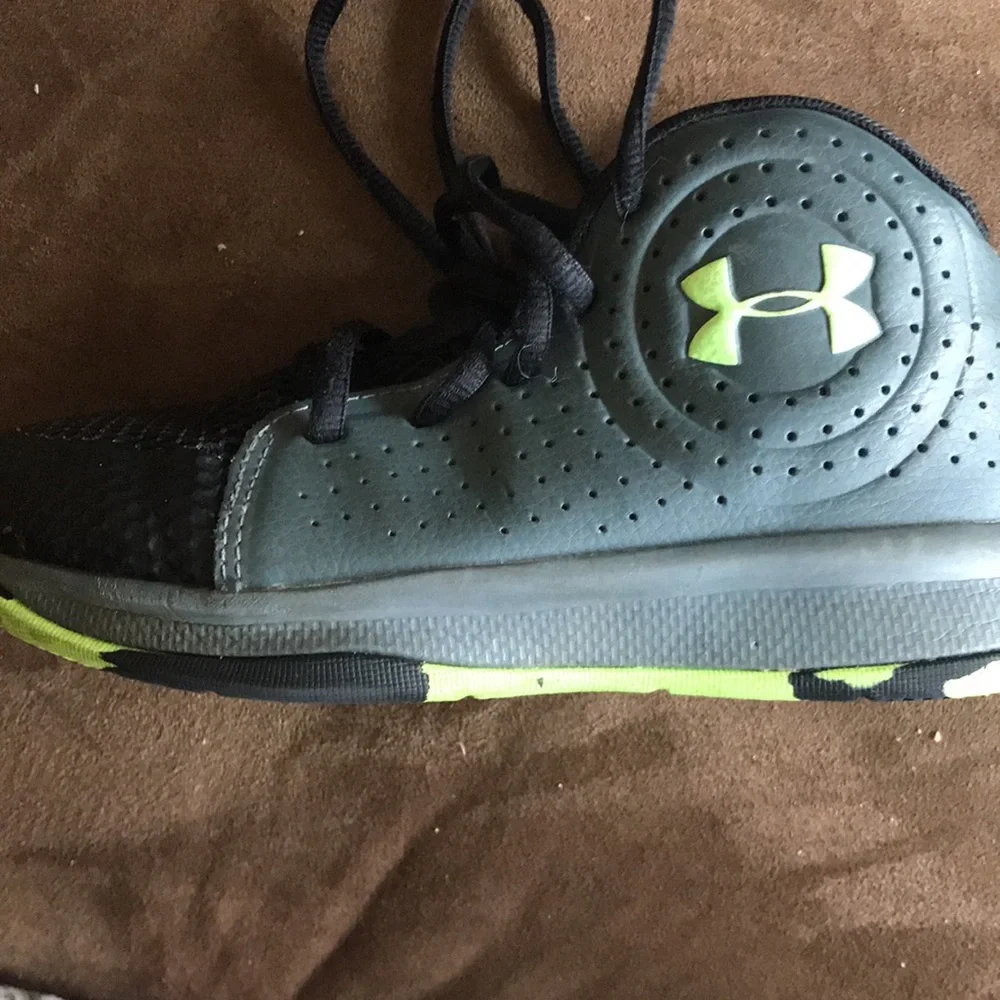youth basketball shoes - Picture 9 of 10